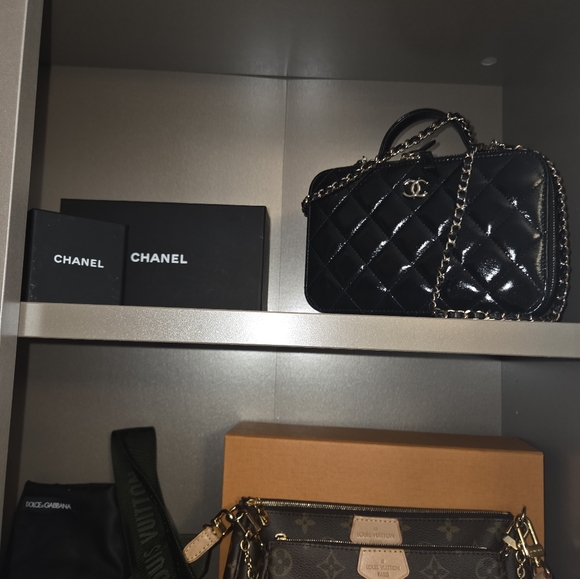 Chanel vanity - Picture 9 of 9